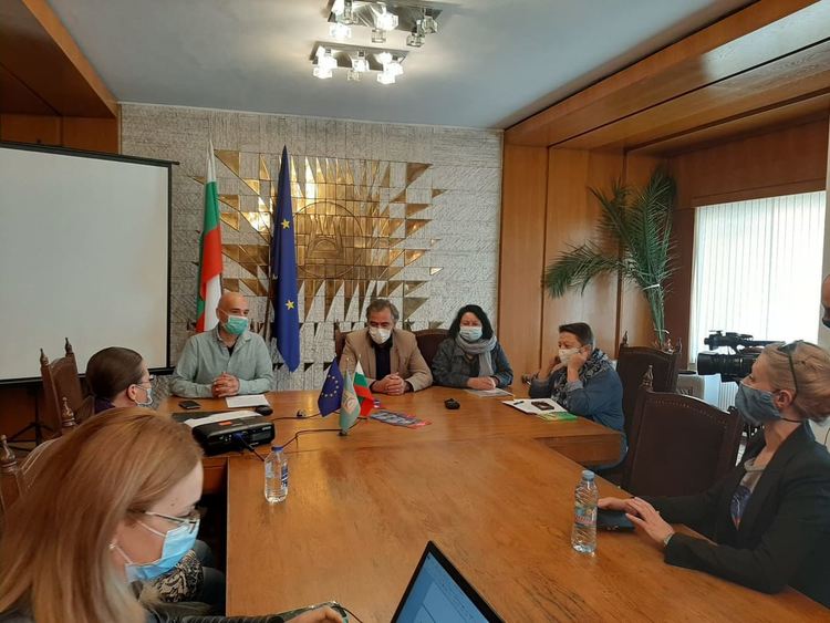 "Забранено за възрастни" отново ще радва детската и младежка публика в Смолян и областта