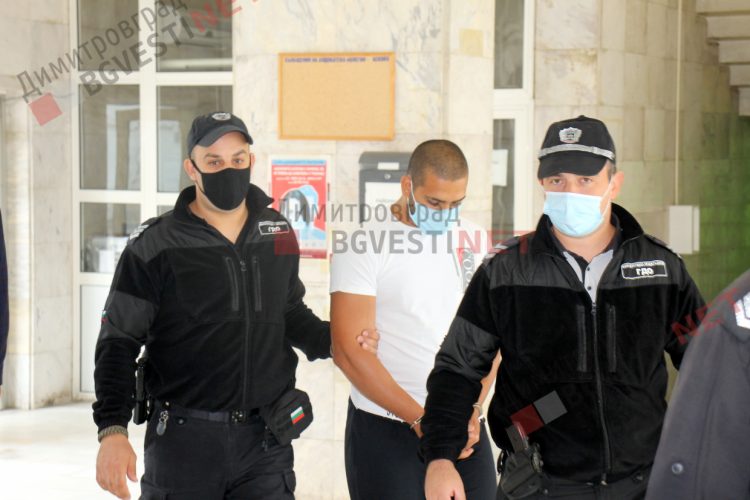 Оставиха ли в ареста обвиняемия, наръгал 18-годишен с нож в гърба?