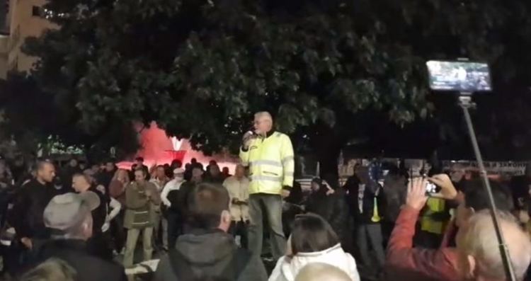 Ден 84: Минчо Спасов даде телефона на Борисов и призова протестиращите да му звънят