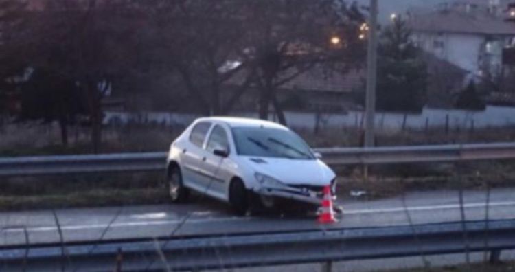 19-годишен излезе от пътя, удари се в мантинелата