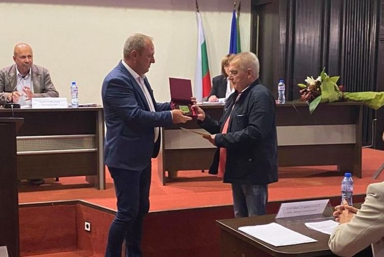 ОбС поздрави д-р Кръстев за пенсионирането му и кметицата на Брягово за встъпването ѝ в длъжност