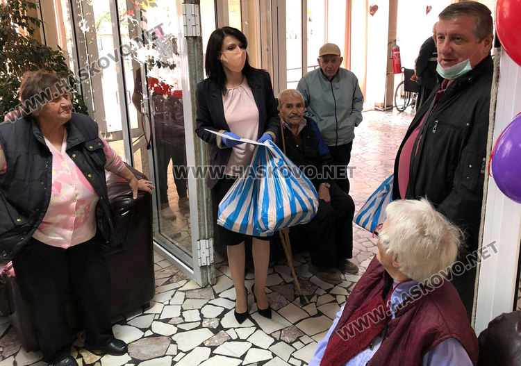 12 столетници живеят в Хасковска област