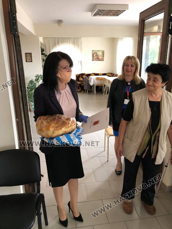 12 столетници живеят в Хасковска област