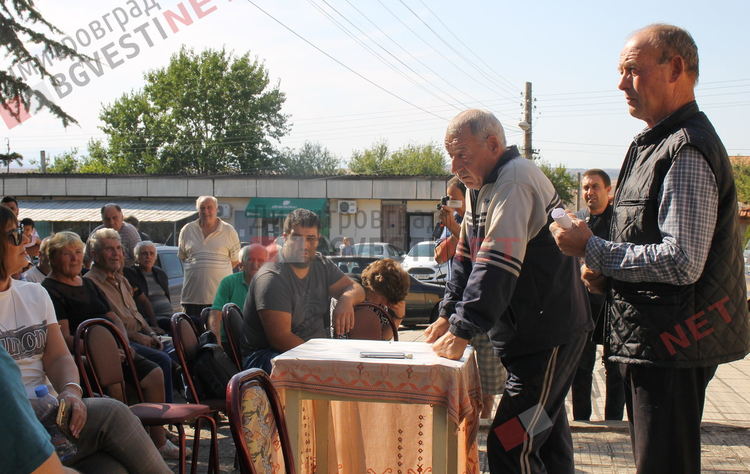 Бряст е готов за протест: институции и инвеститор отсвириха срещата в селото относно изграждането на площадка за рециклиране на пластмаса