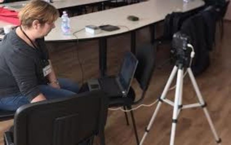 Мобилни екипи на Паспортна служба обслужват по домовете хора в неравностойно положение в областта