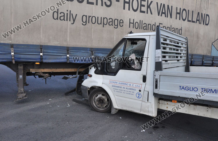 Тир засече камион по пътя Хасково-Димитровград