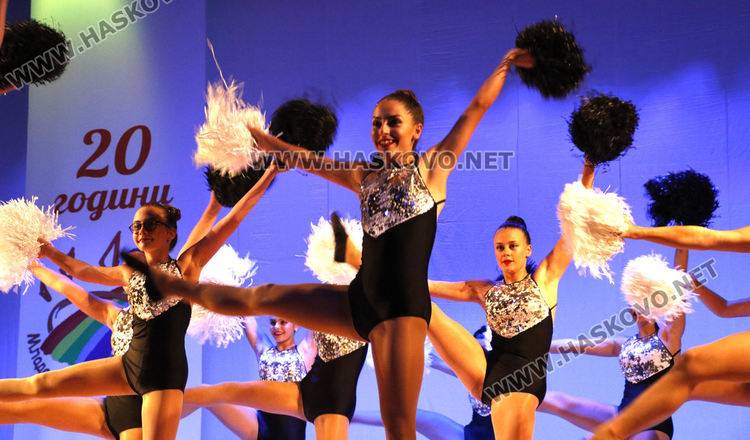 Младежкият център в Хасково отбеляза 20 години юбилей с голям концерт