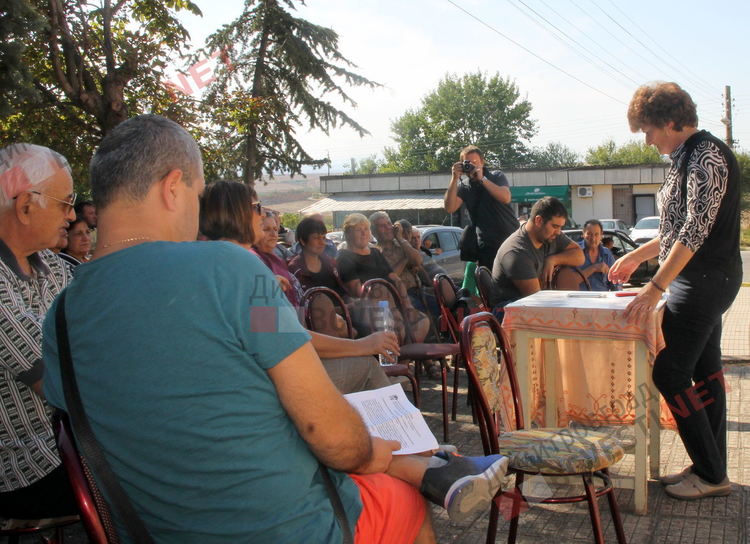 Бряст е готов за протест: институции и инвеститор отсвириха срещата в селото относно изграждането на площадка за рециклиране на пластмаса