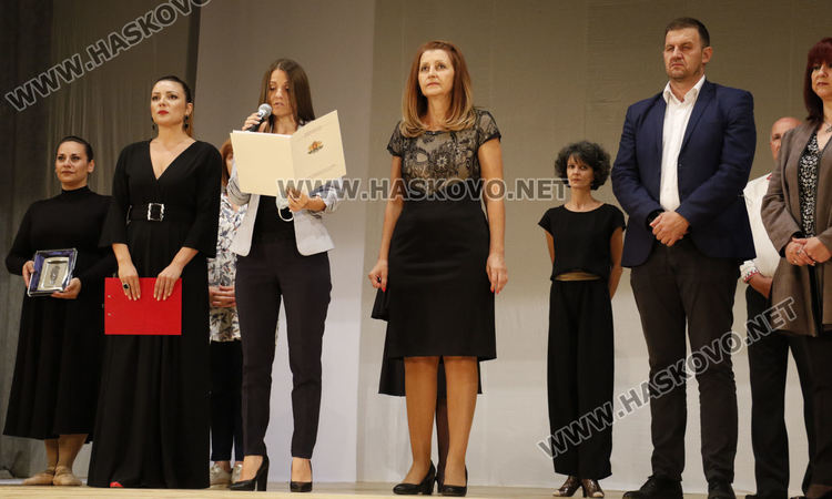 Младежкият център в Хасково отбеляза 20 години юбилей с голям концерт