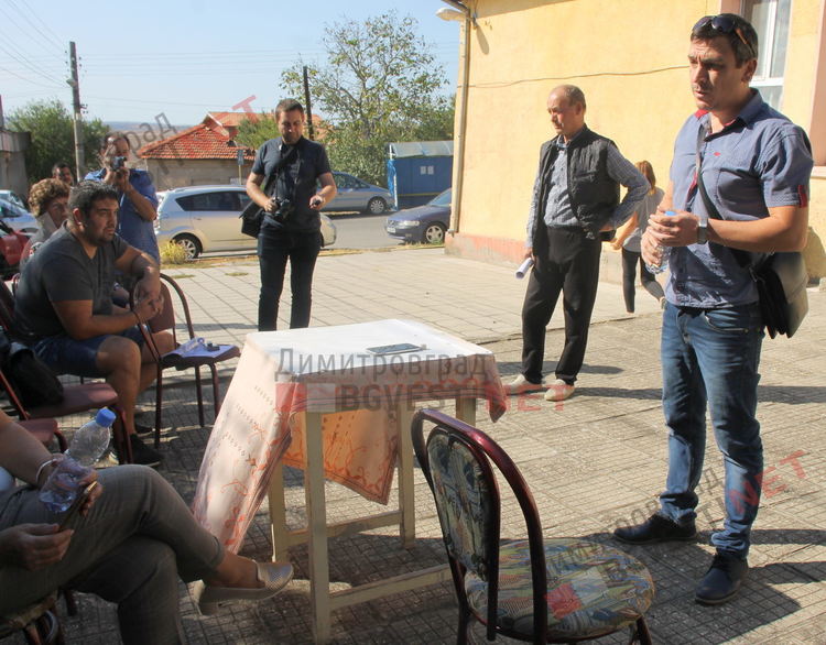 Бряст е готов за протест: институции и инвеститор отсвириха срещата в селото относно изграждането на площадка за рециклиране на пластмаса