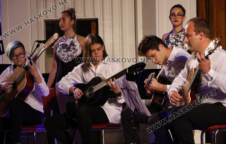 Младежкият център в Хасково отбеляза 20 години юбилей с голям концерт