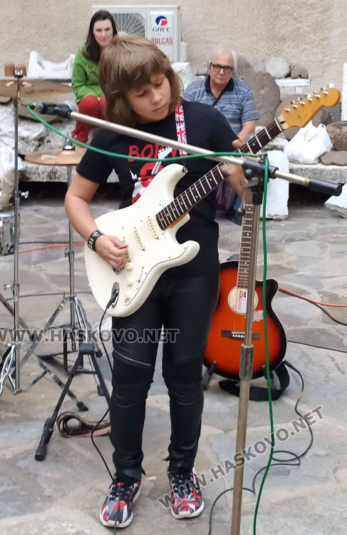 Млади гайдари и рокаджии откриха Втората музикантска среща в Хасково