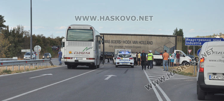 Тир засече камион по пътя Хасково-Димитровград