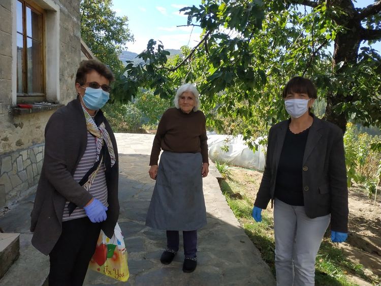 С малки подаръци уважиха десетте най-възрастни жители на Давидково