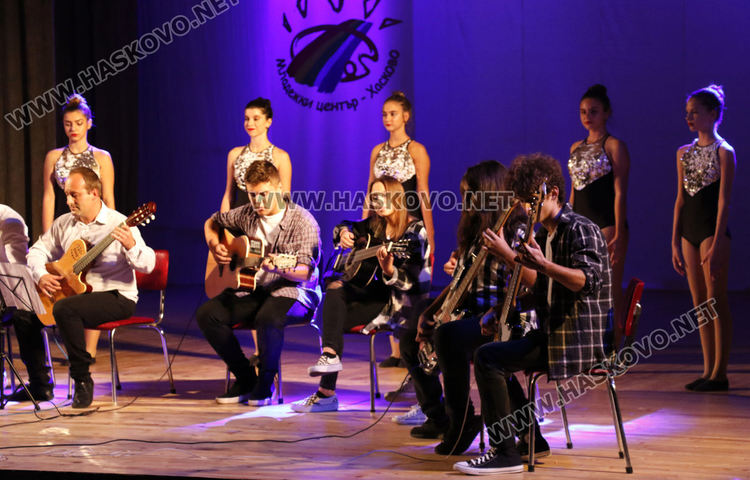 Младежкият център в Хасково отбеляза 20 години юбилей с голям концерт