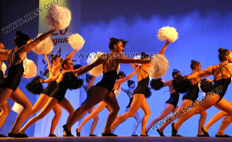 Младежкият център в Хасково отбеляза 20 години юбилей с голям концерт