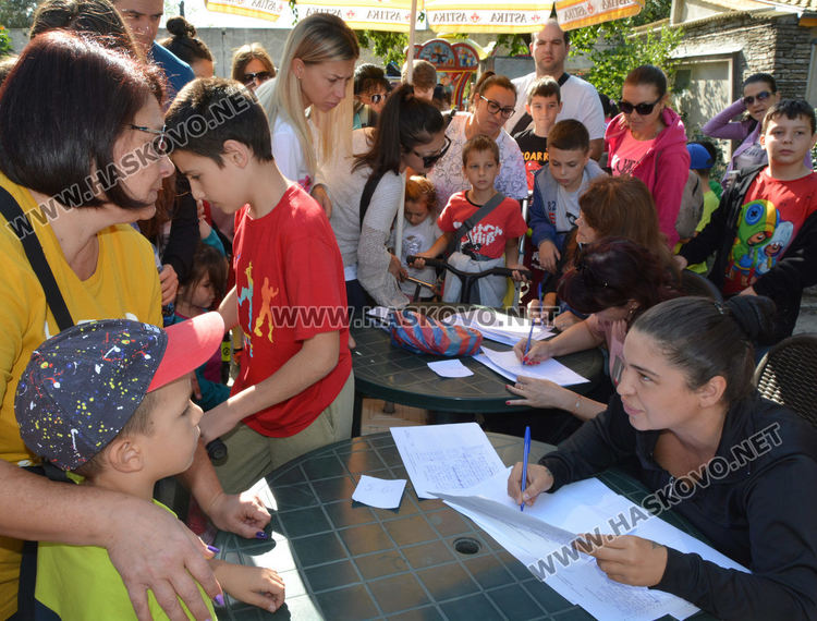 Близо 300 деца се включиха в първото състезание с тротинетки в Хасково