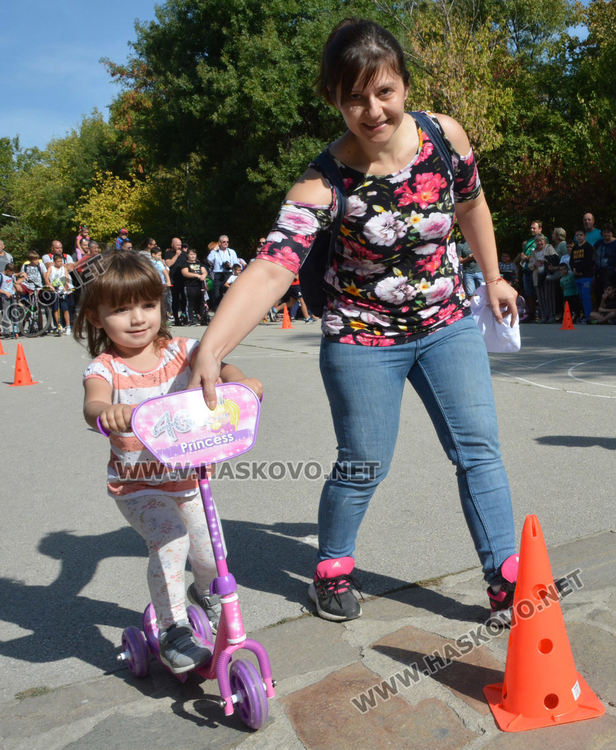 Близо 300 деца се включиха в първото състезание с тротинетки в Хасково