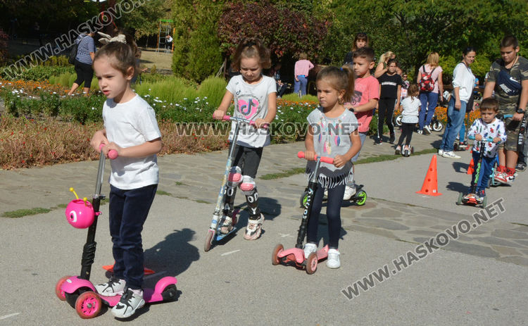 Близо 300 деца се включиха в първото състезание с тротинетки в Хасково