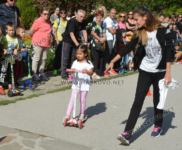 Близо 300 деца се включиха в първото състезание с тротинетки в Хасково
