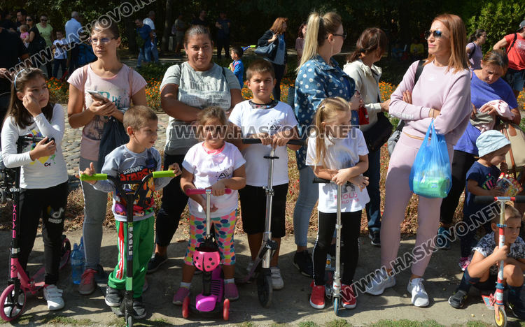 Близо 300 деца се включиха в първото състезание с тротинетки в Хасково