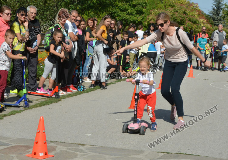 Близо 300 деца се включиха в първото състезание с тротинетки в Хасково