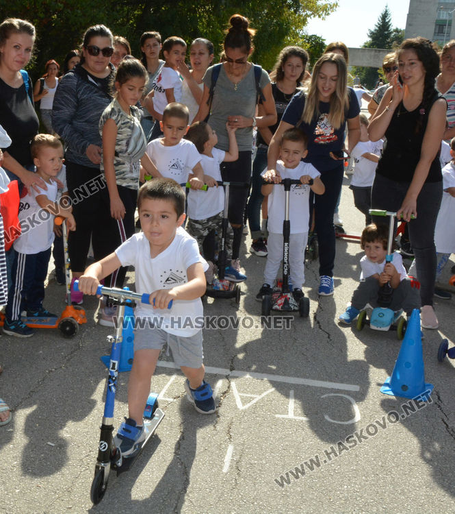 Близо 300 деца се включиха в първото състезание с тротинетки в Хасково