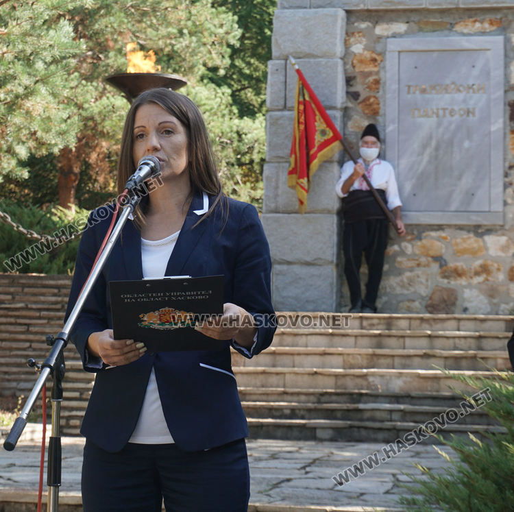 Венци и цветя в памет на хилядите избити тракийци край Маджарово