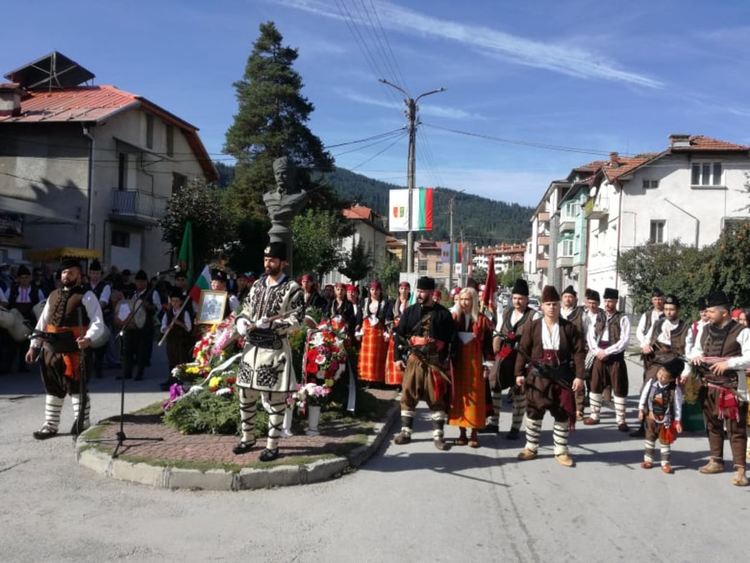 Чепеларе посрещна Капитан Петко войвода, хайдушките празници продължиха с народно веселие
