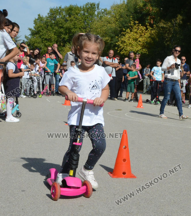 Близо 300 деца се включиха в първото състезание с тротинетки в Хасково