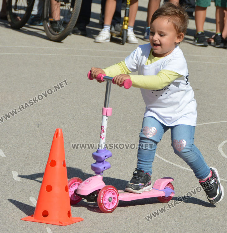 Близо 300 деца се включиха в първото състезание с тротинетки в Хасково
