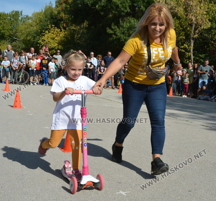 Близо 300 деца се включиха в първото състезание с тротинетки в Хасково
