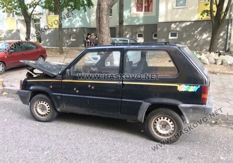Фиат пламна пред блок в Хасково