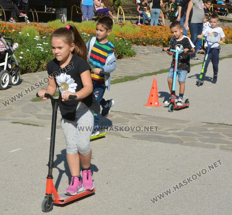 Близо 300 деца се включиха в първото състезание с тротинетки в Хасково