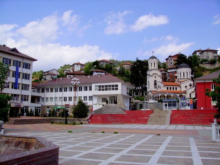 10 ученика от Неделино са под карантина, контактни са на заразения учител от града