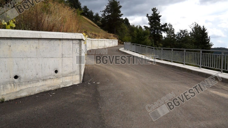 Махала във Виево събира подписка, за да имат нормален път. Жалват се, че кметът асфалтирал улицата за своя квартал, вместо тяхната