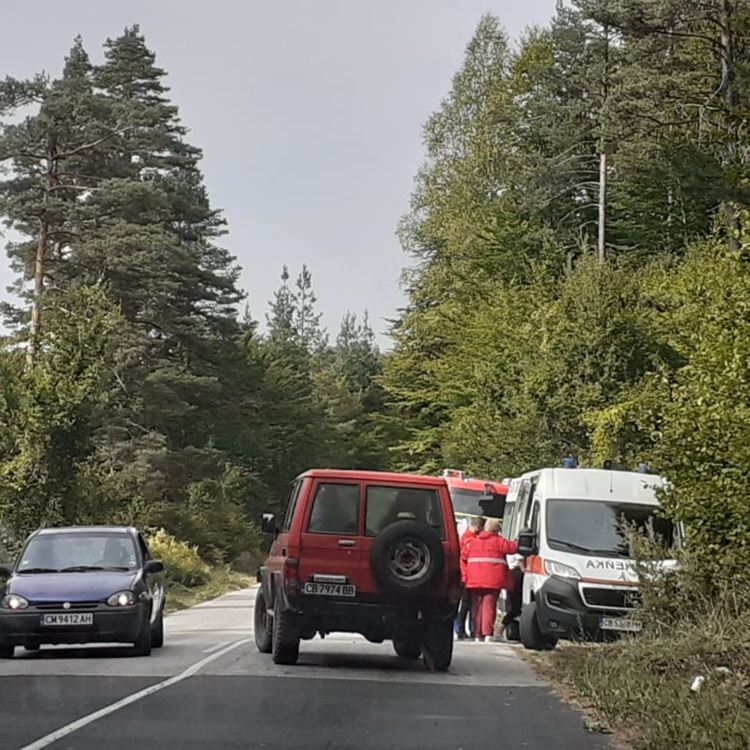 Кола се обърна в дере в района на Смилян, няма пострадали