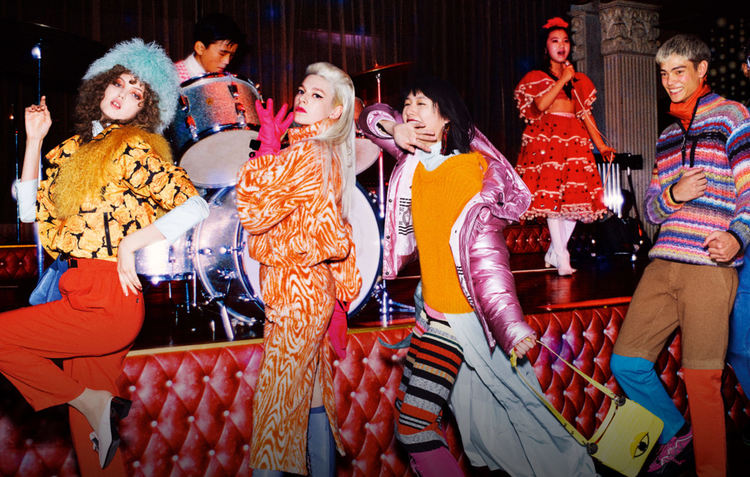 Светът почита Кензо Такада, символ на радостта от живота в модата (видео)