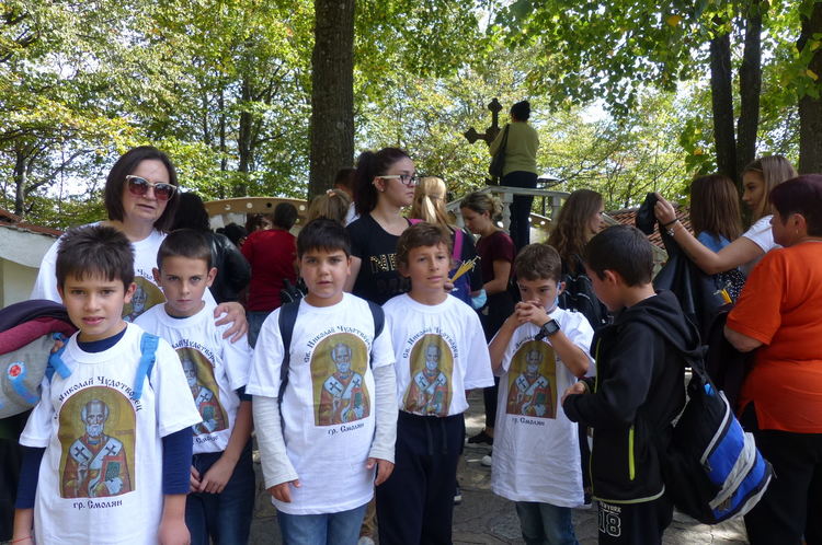 С водосвет на Кръстова гора започна новата духовна година на Неделното училище в Устово