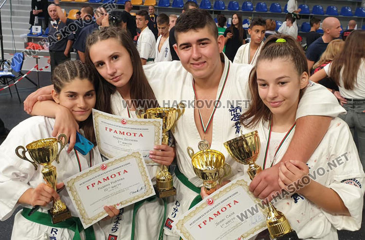 Три пъти злато и бронз за каратеките от Хасково на Националното по шинкиокушин