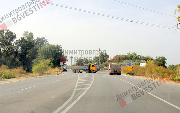 Маневра на камион запушваща главния път за Стара Загора