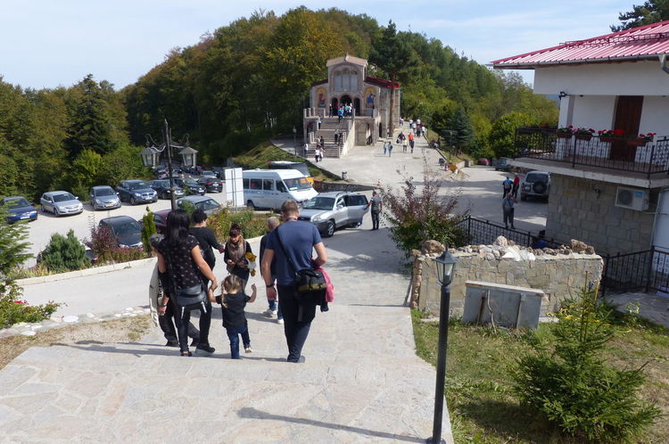 С водосвет на Кръстова гора започна новата духовна година на Неделното училище в Устово