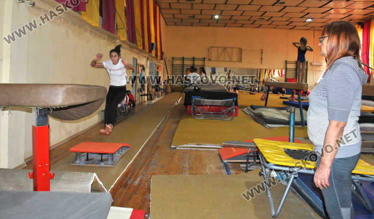 5 златни медала за Кристин Кръстева и отборно трето място за гимнастичките на „Юнак“