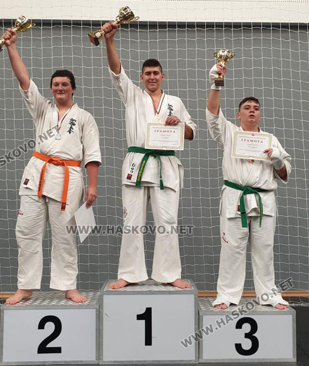 Три пъти злато и бронз за каратеките от Хасково на Националното по шинкиокушин