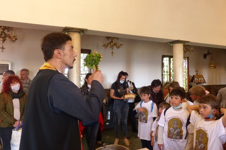 С водосвет на Кръстова гора започна новата духовна година на Неделното училище в Устово