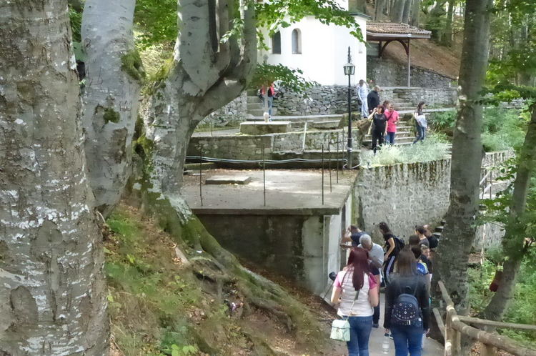 С водосвет на Кръстова гора започна новата духовна година на Неделното училище в Устово