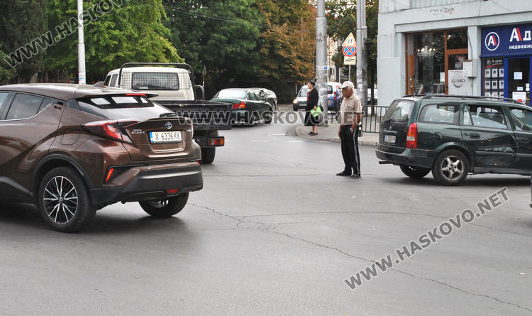 Катастрофа между Тойота и Опел затрудни движението по „Раковски“ и „Съединение“