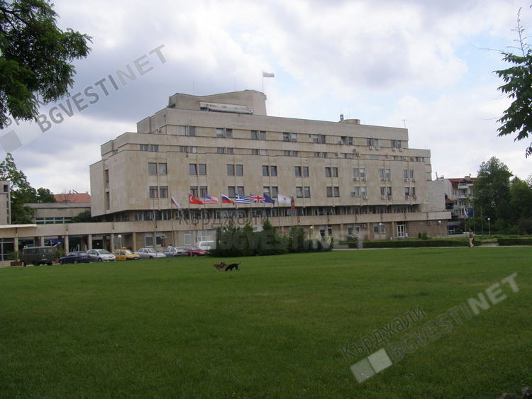 Затвориха сградата на общината заради заразен с COVID 19 служител