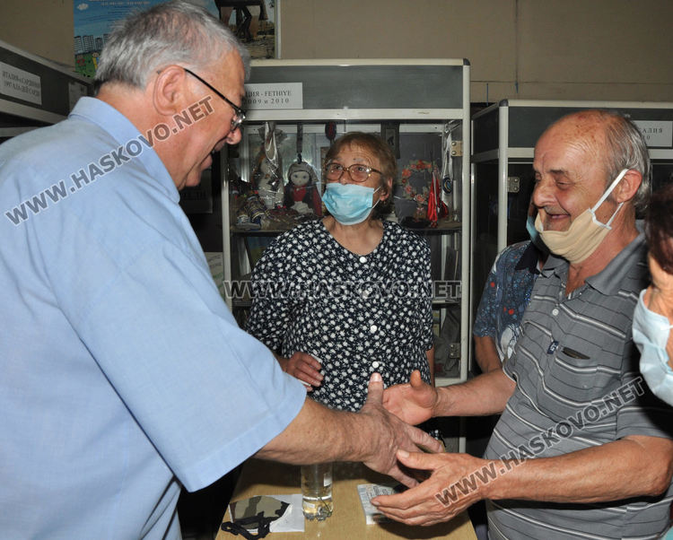 Ген. Янко Янев представи книгата си „През лабиринта на живота“ в Хасково