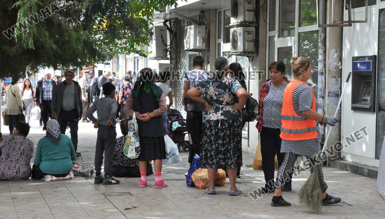 Хасковлийка: Пешеходци чупят ръце и крака на разбит тротоар до автогарата